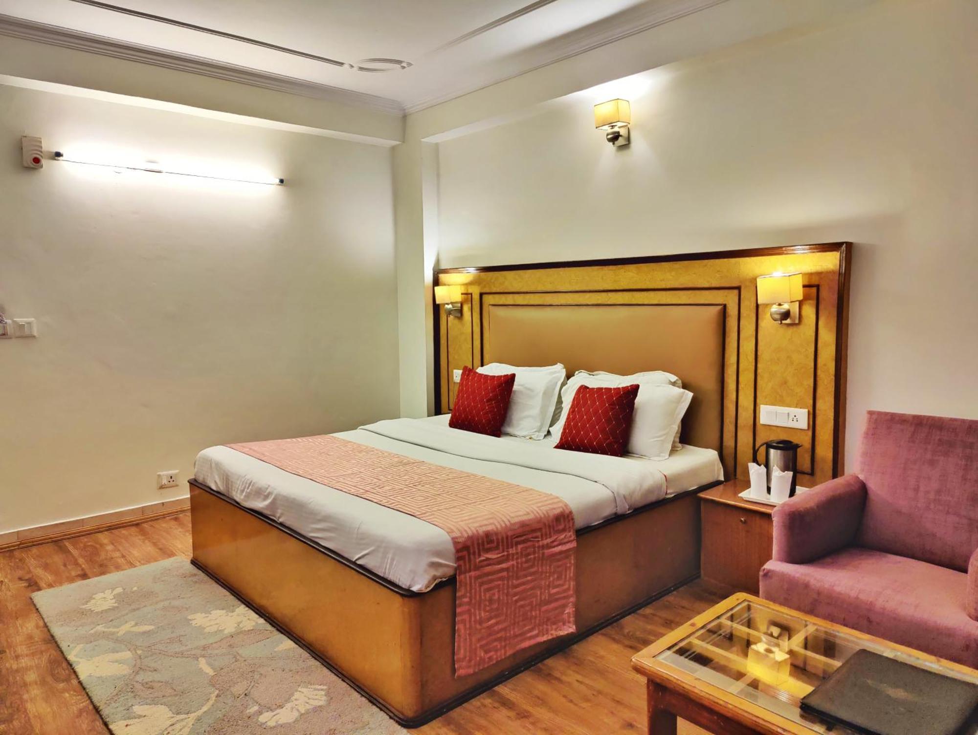 Surya International Hotel Manali Near Mall Road Manāli Exterior foto