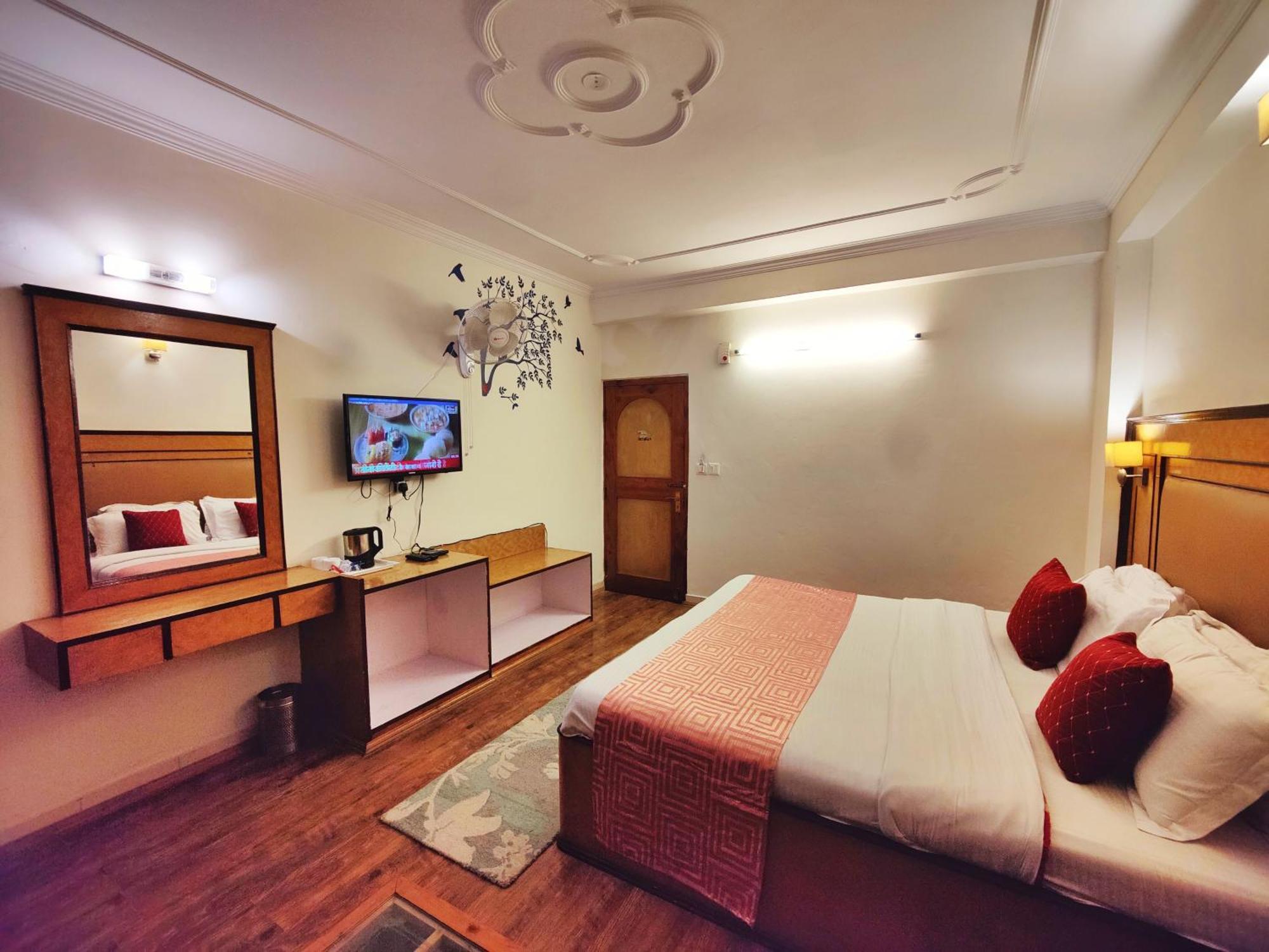 Surya International Hotel Manali Near Mall Road Manāli Exterior foto