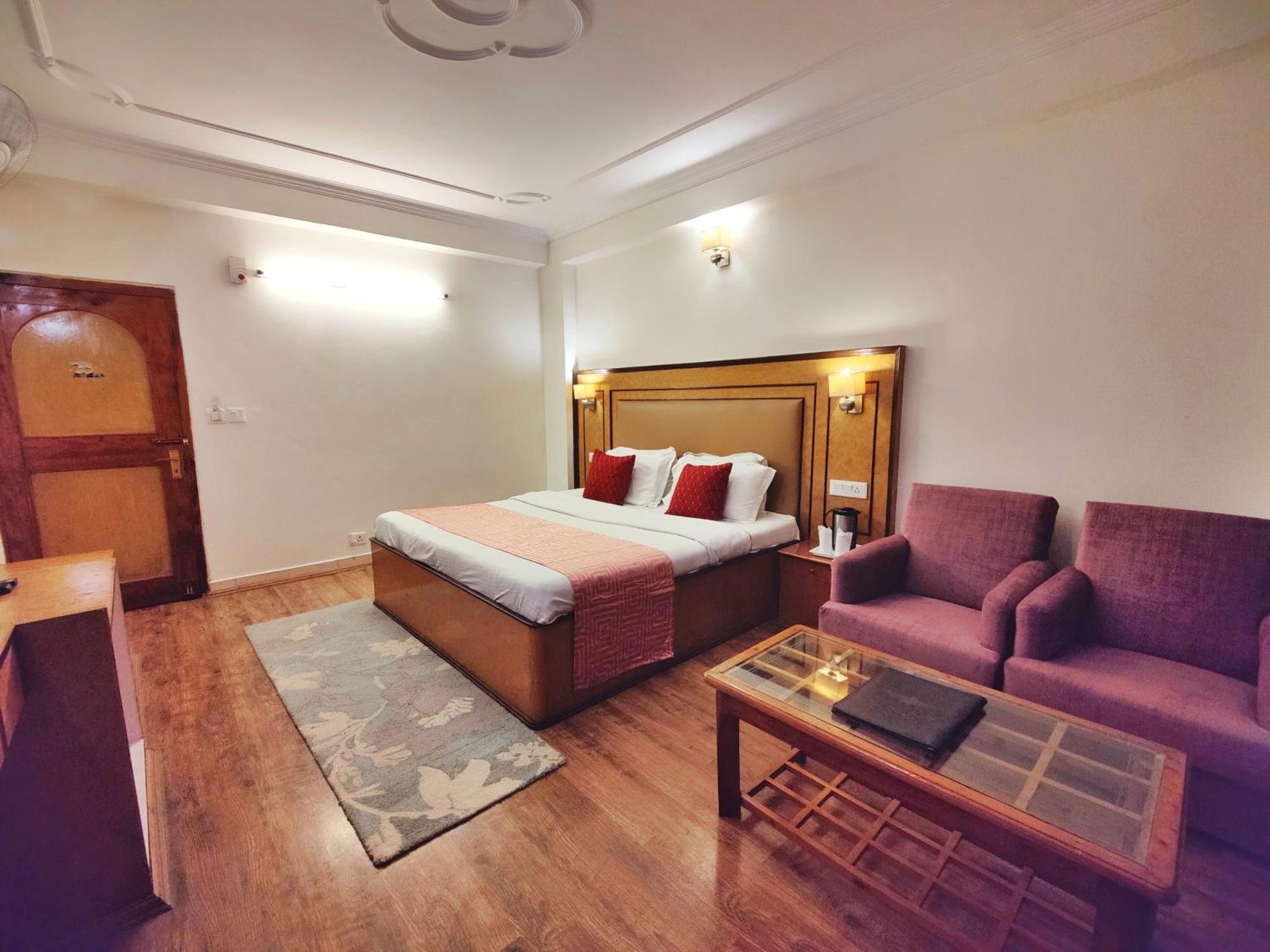Surya International Hotel Manali Near Mall Road Manāli Exterior foto