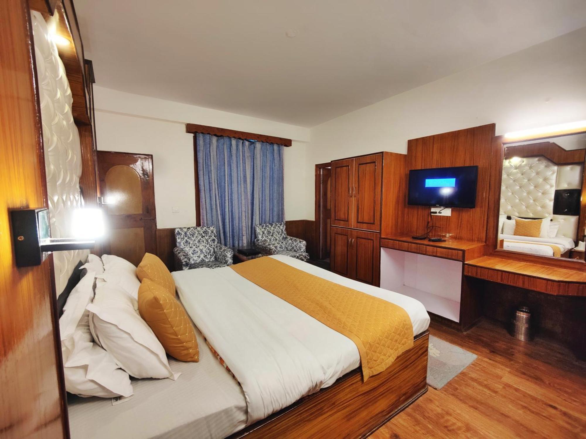 Surya International Hotel Manali Near Mall Road Manāli Exterior foto