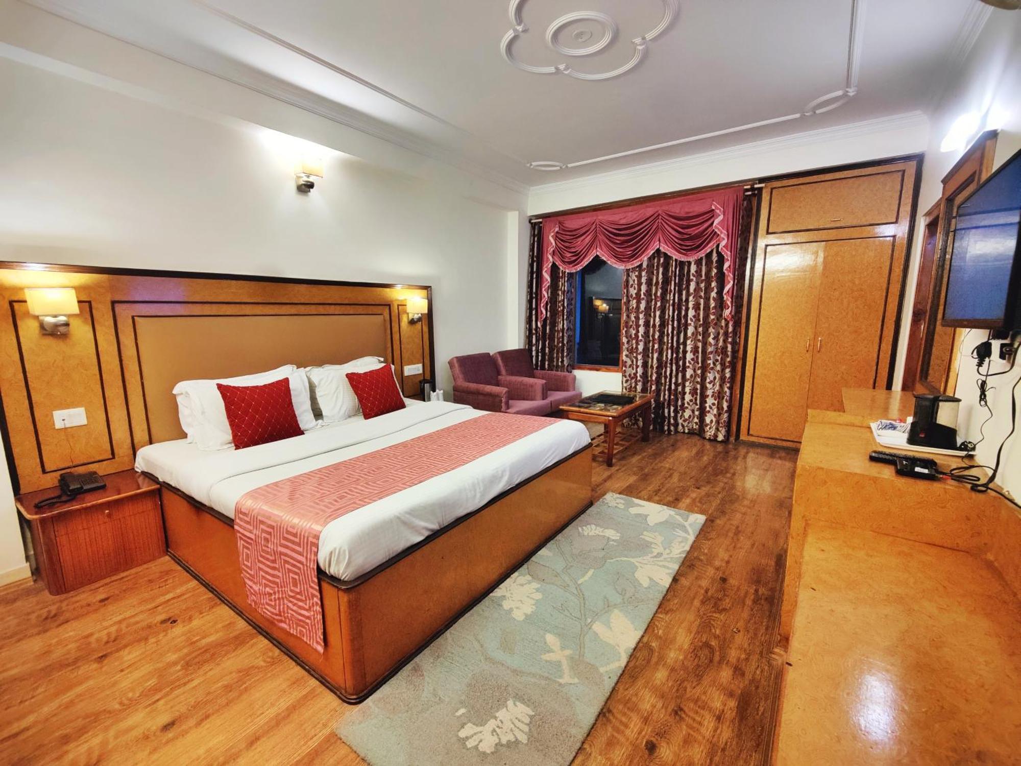 Surya International Hotel Manali Near Mall Road Manāli Exterior foto