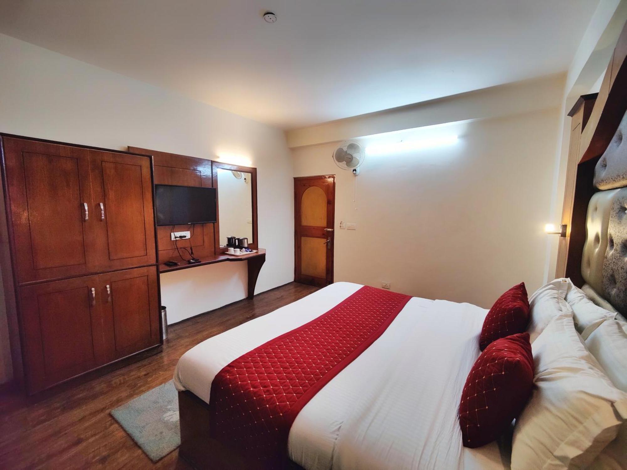 Surya International Hotel Manali Near Mall Road Manāli Exterior foto