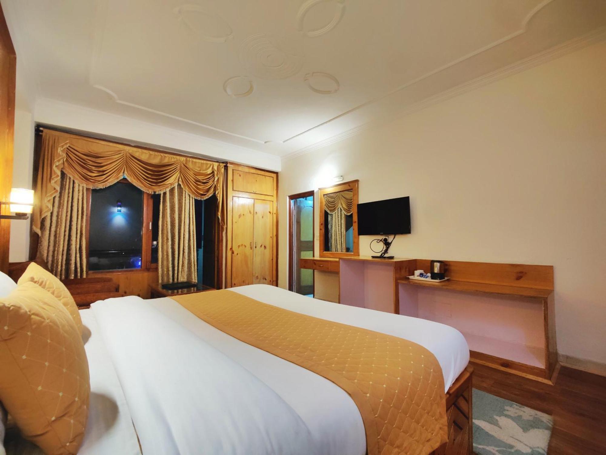 Surya International Hotel Manali Near Mall Road Manāli Exterior foto