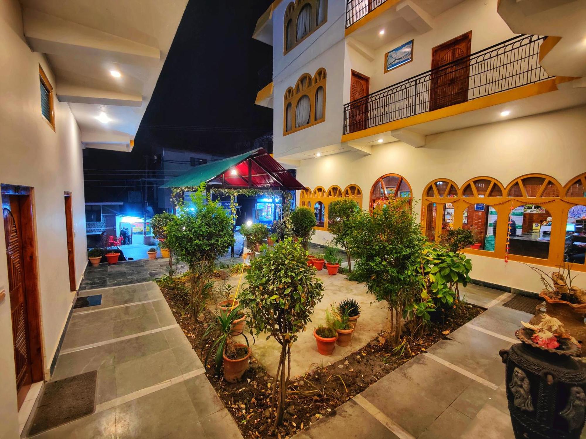 Surya International Hotel Manali Near Mall Road Manāli Exterior foto